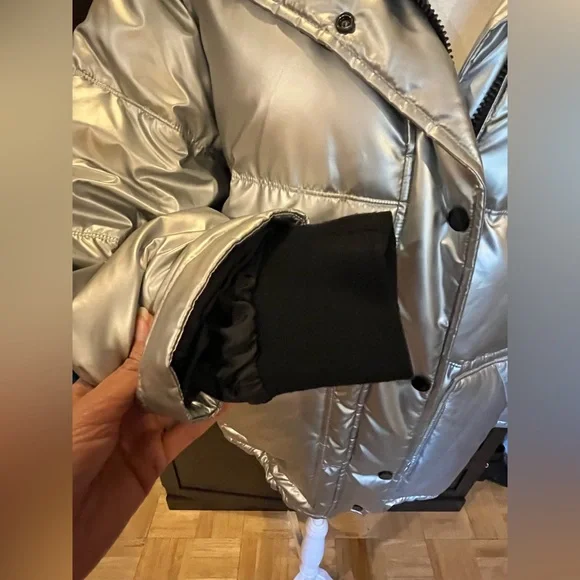 ASOS Topshop silver metallic puffer jacket. Elastic cuff insets. 2 pockets. M - Picture 5 of 10